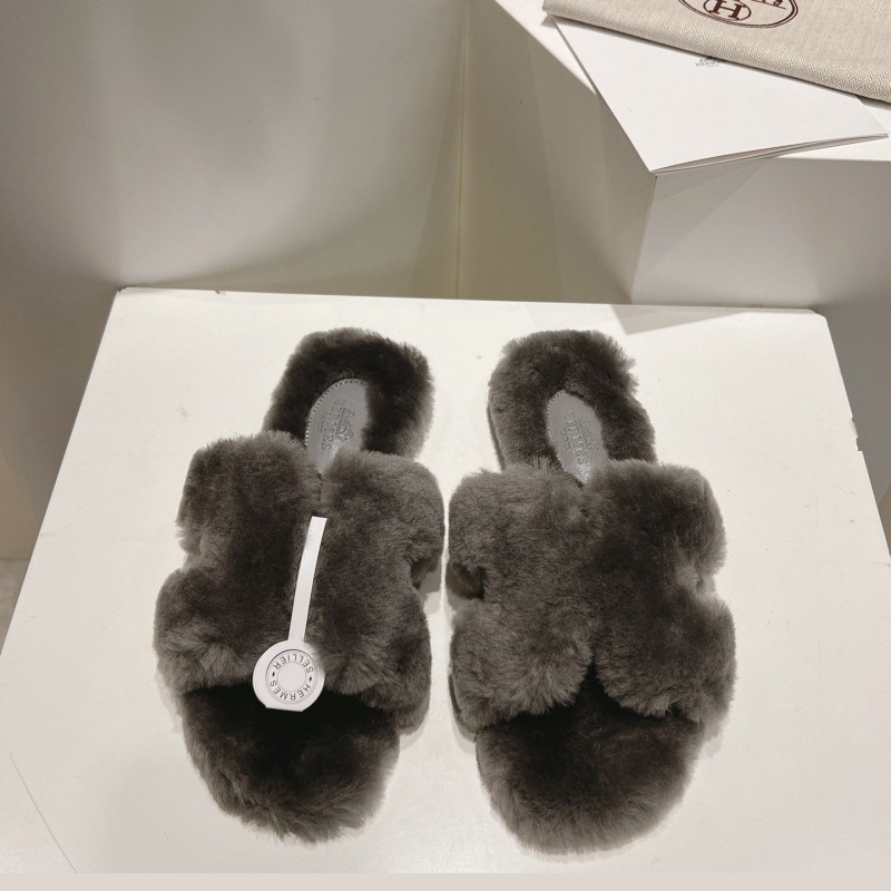 H**mes slippers